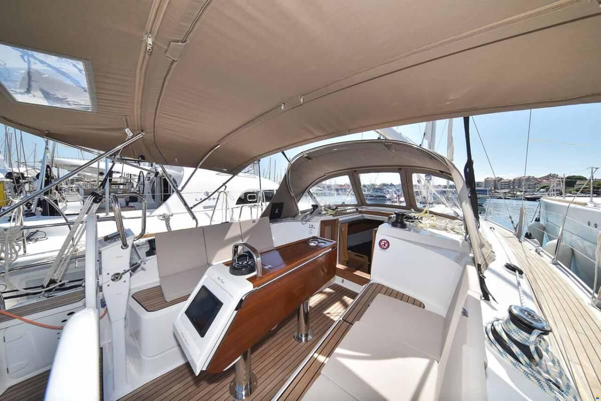 Bavaria CRUISER 37