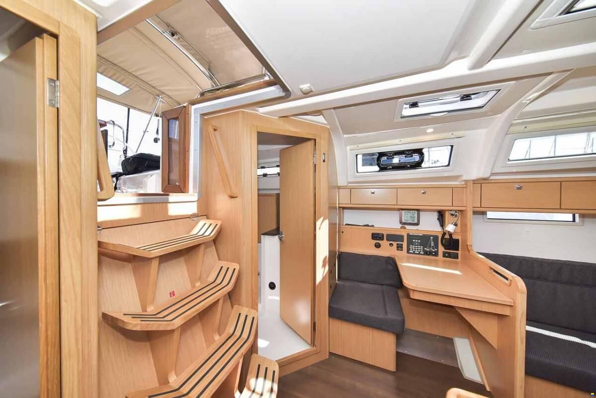 Bavaria CRUISER 37