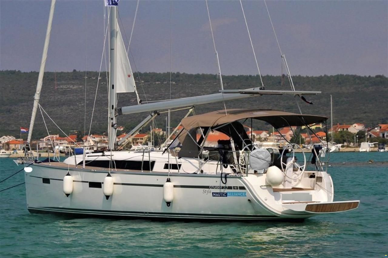 Bavaria CRUISER 37