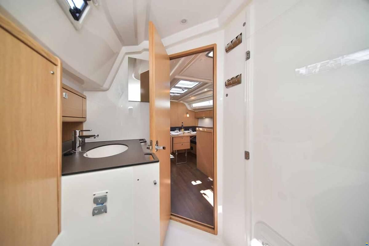 Bavaria CRUISER 37