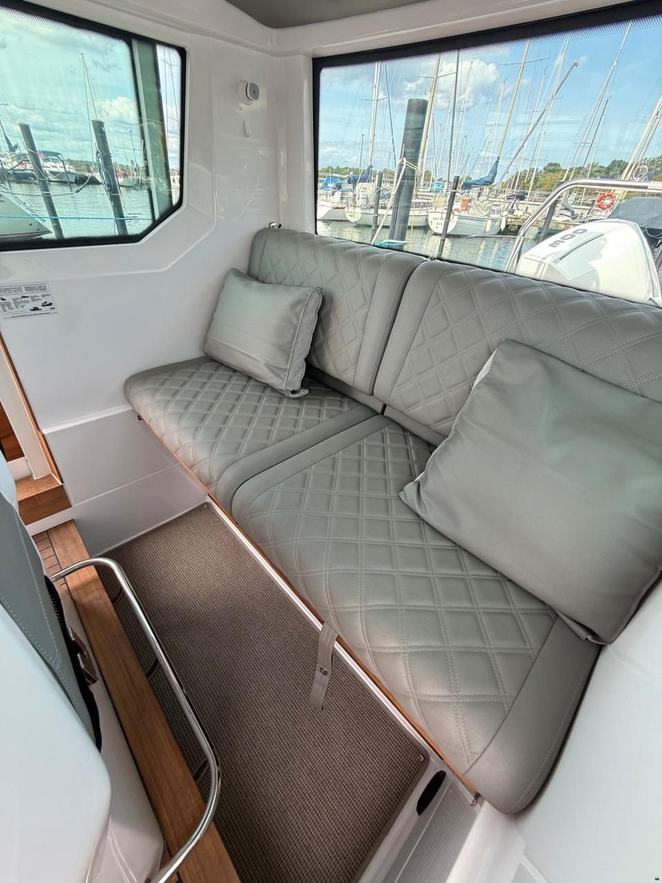 Axopar 28 Cabin