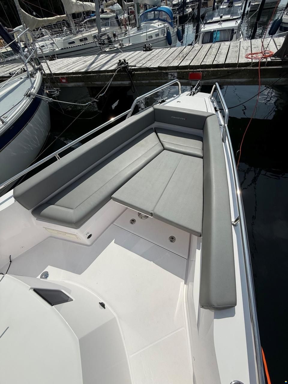 Axopar 28 Cabin