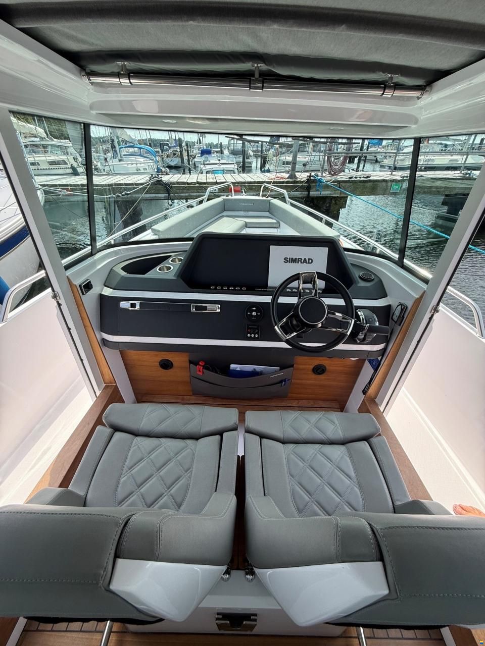 Axopar 28 Cabin