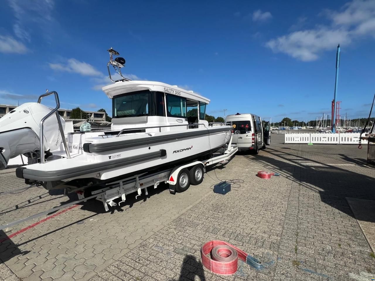 Axopar 28 Cabin