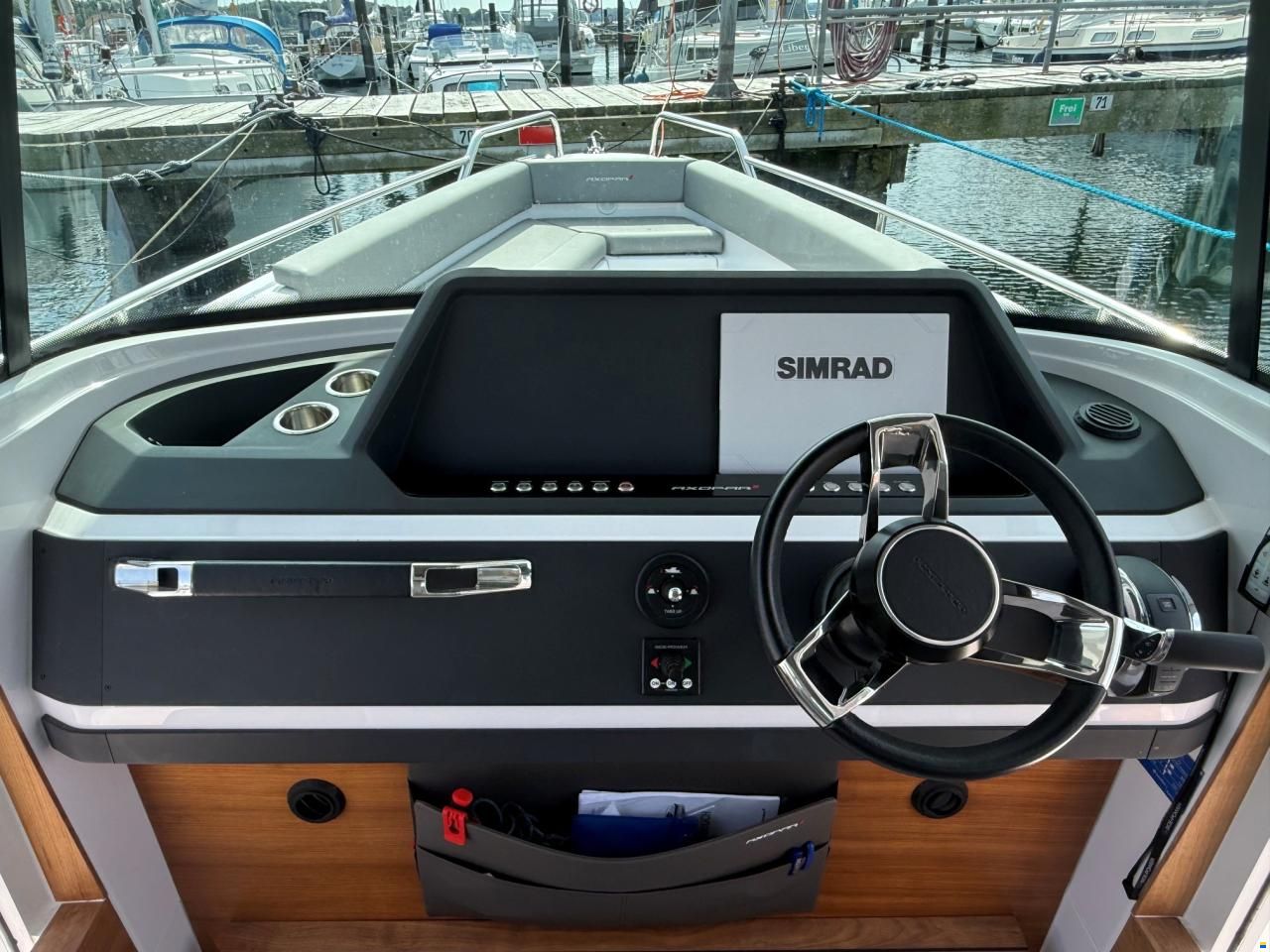 Axopar 28 Cabin