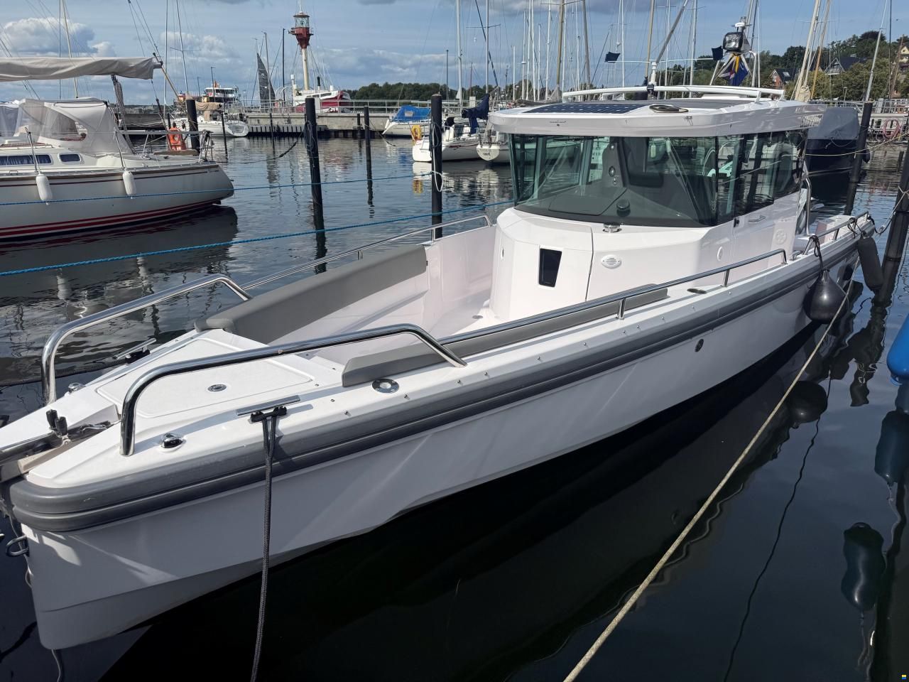 Axopar 28 Cabin