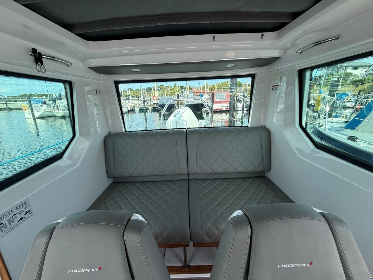 Axopar 28 Cabin