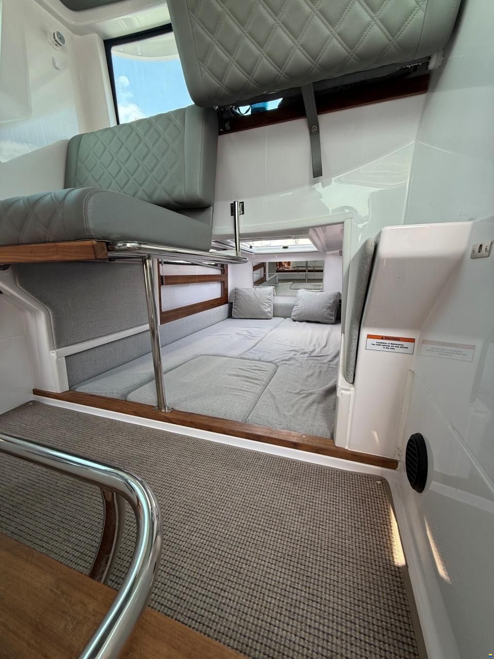 Axopar 28 Cabin