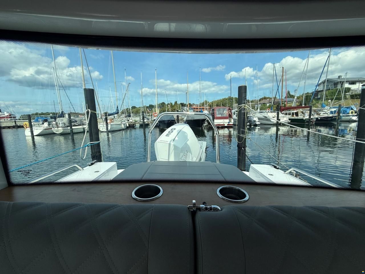 Axopar 28 Cabin