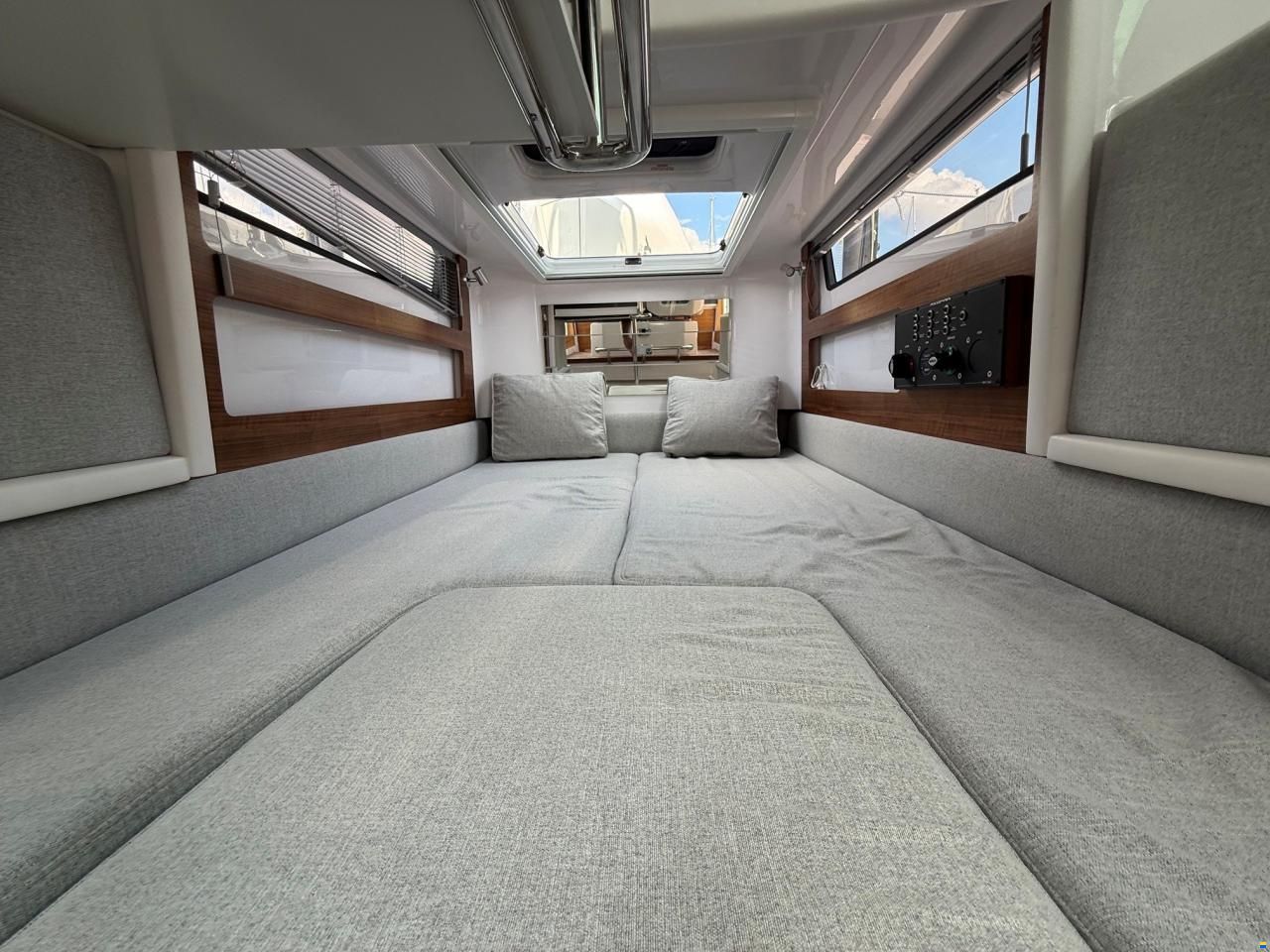 Axopar 28 Cabin