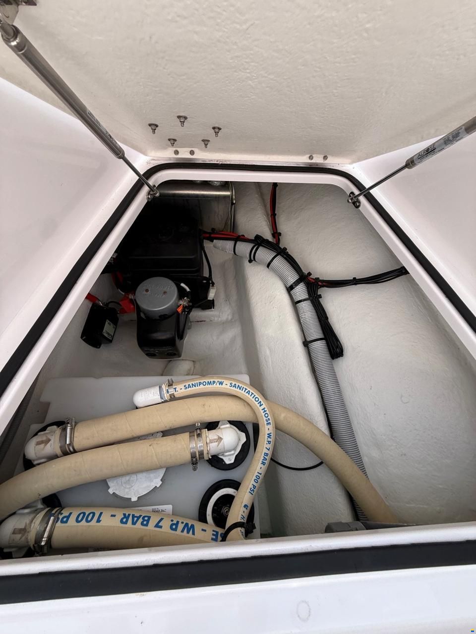 Axopar 28 Cabin