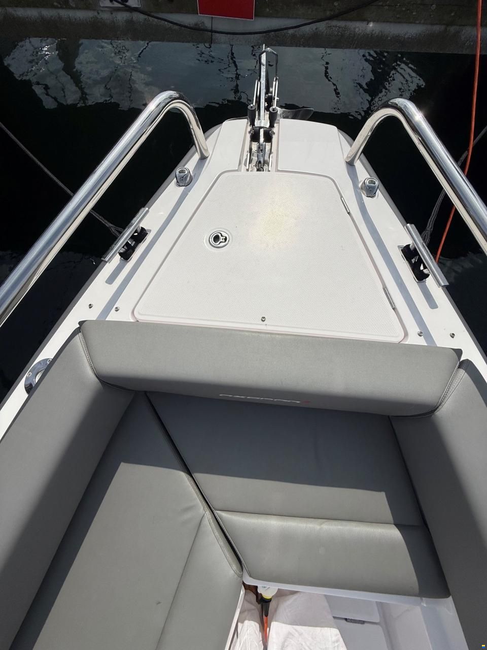 Axopar 28 Cabin