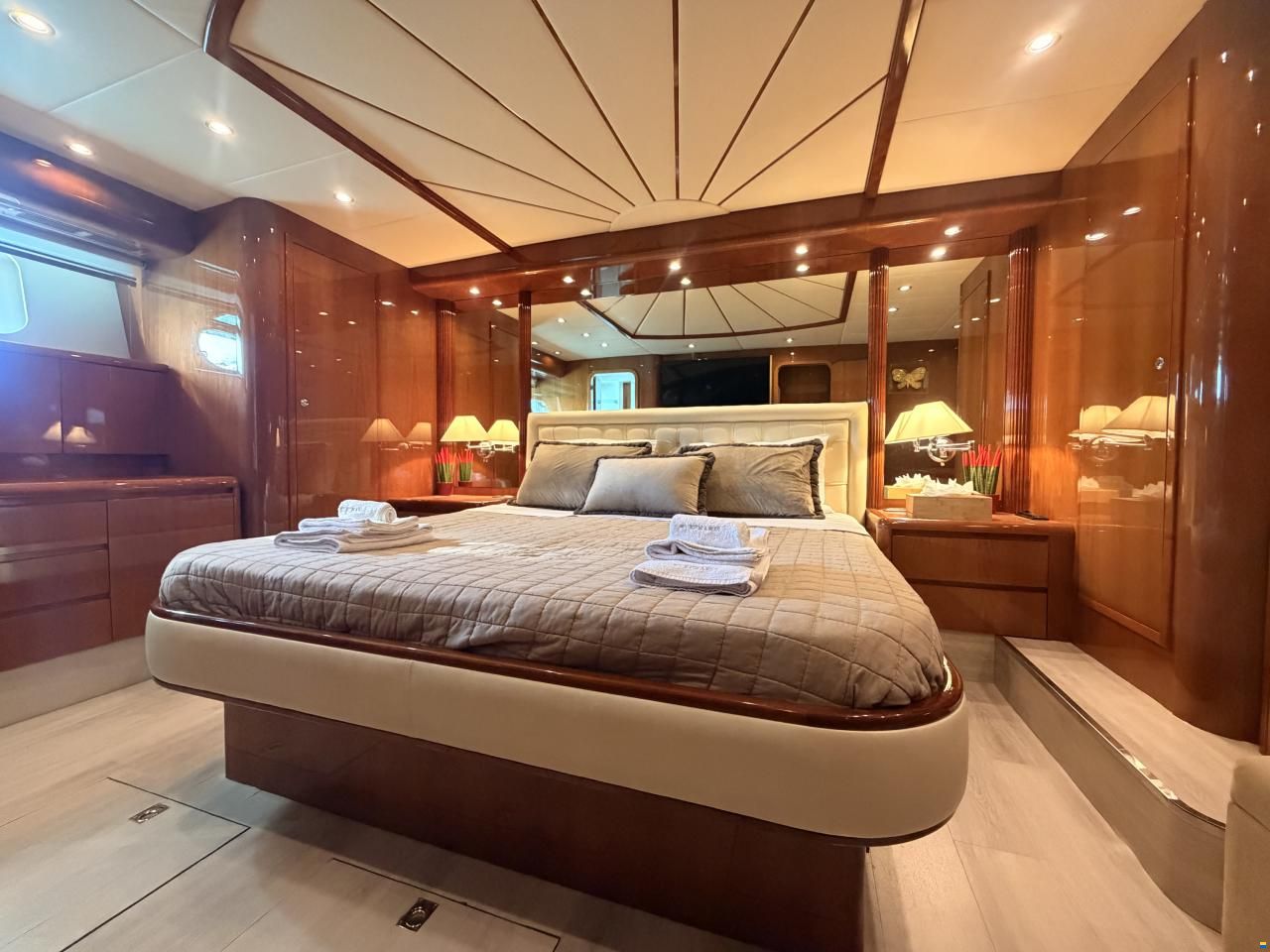 Falcon Yachts 86