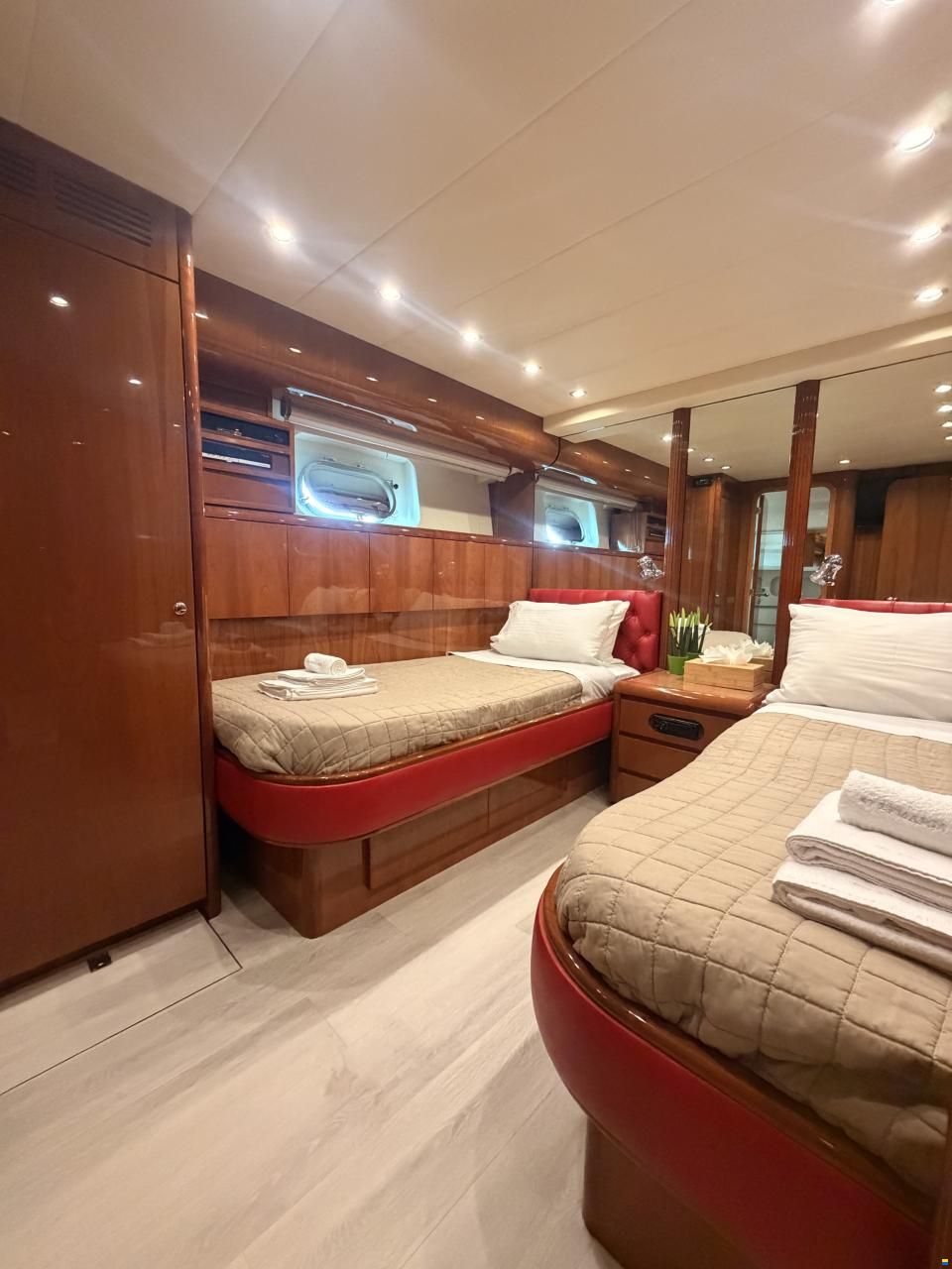 Falcon Yachts 86