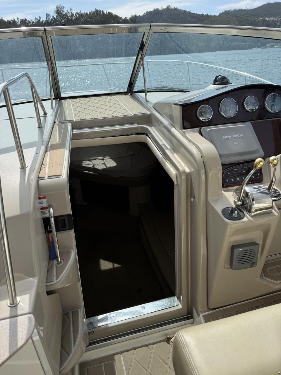 Sea Ray sundancer 335