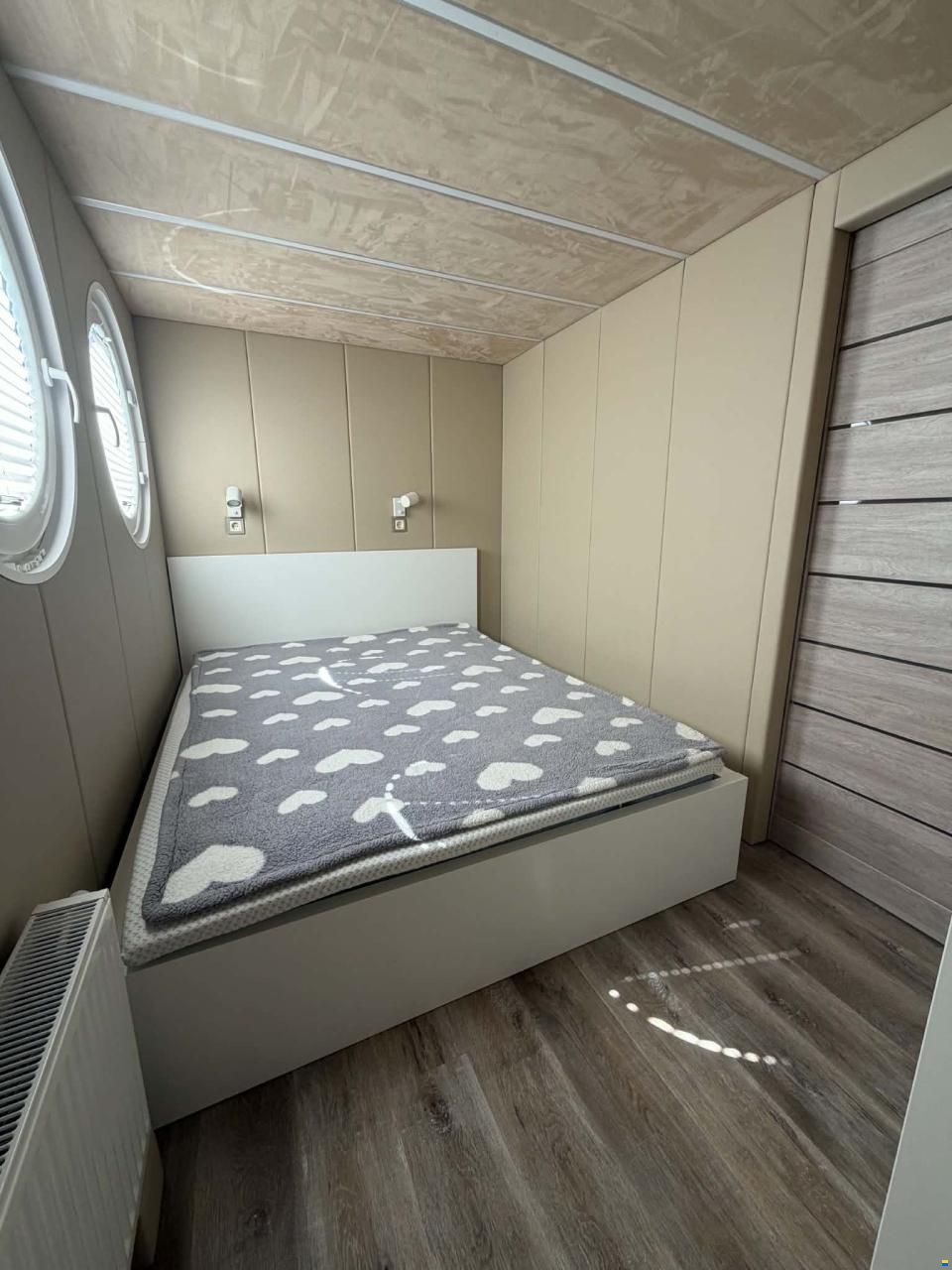 Houseboat Model 5000