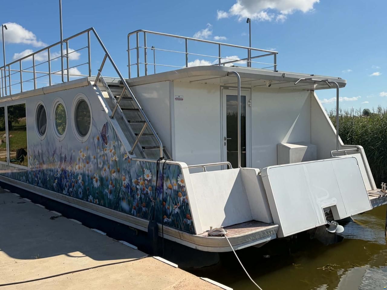 Houseboat Model 5000