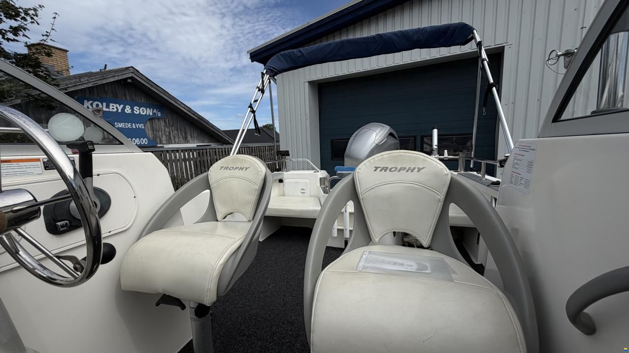 Bayliner Trophy