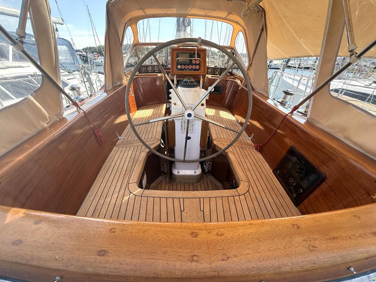 Dick Exklusive Mittelcockpit Yacht 45