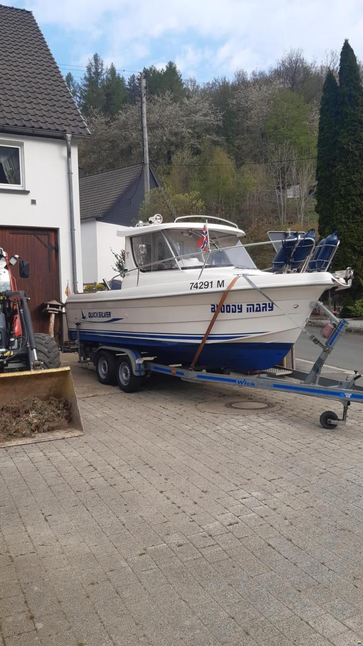 Quicksilver Pilothouse 635