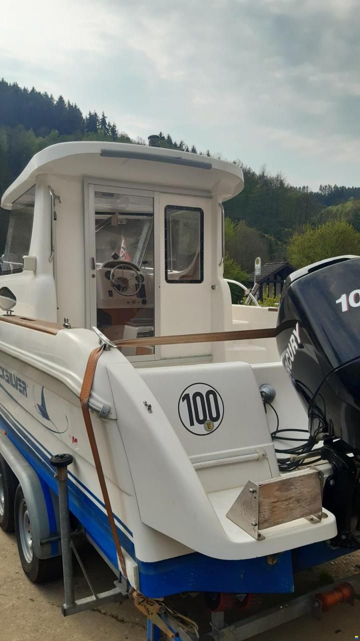 Quicksilver Pilothouse 635