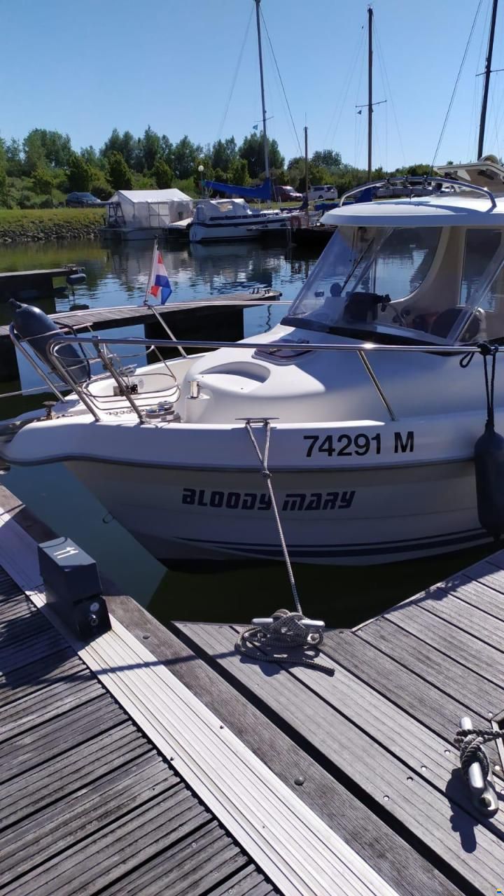 Quicksilver Pilothouse 635
