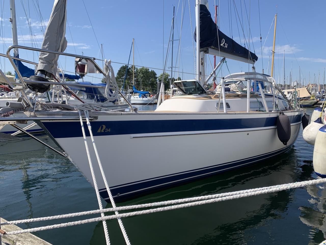 Hallberg-Rassy 34