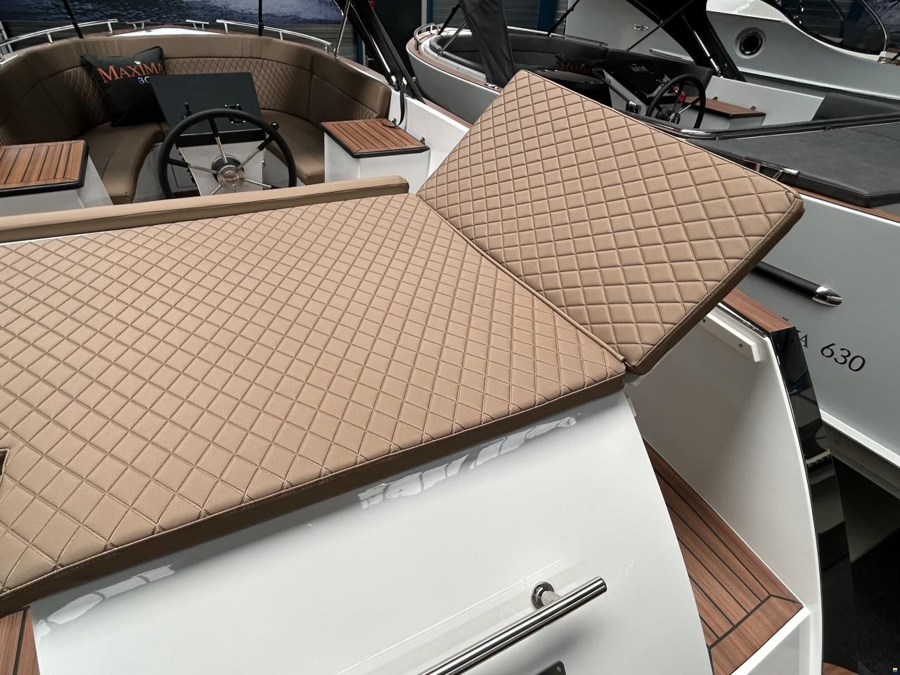 Maxima 630 Tender