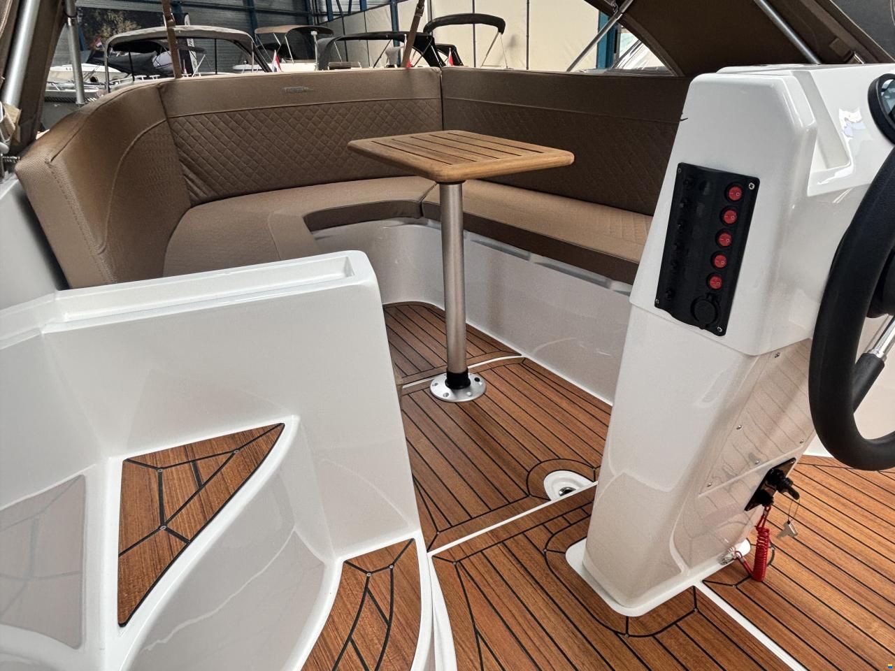 Topcraft 565 Tender