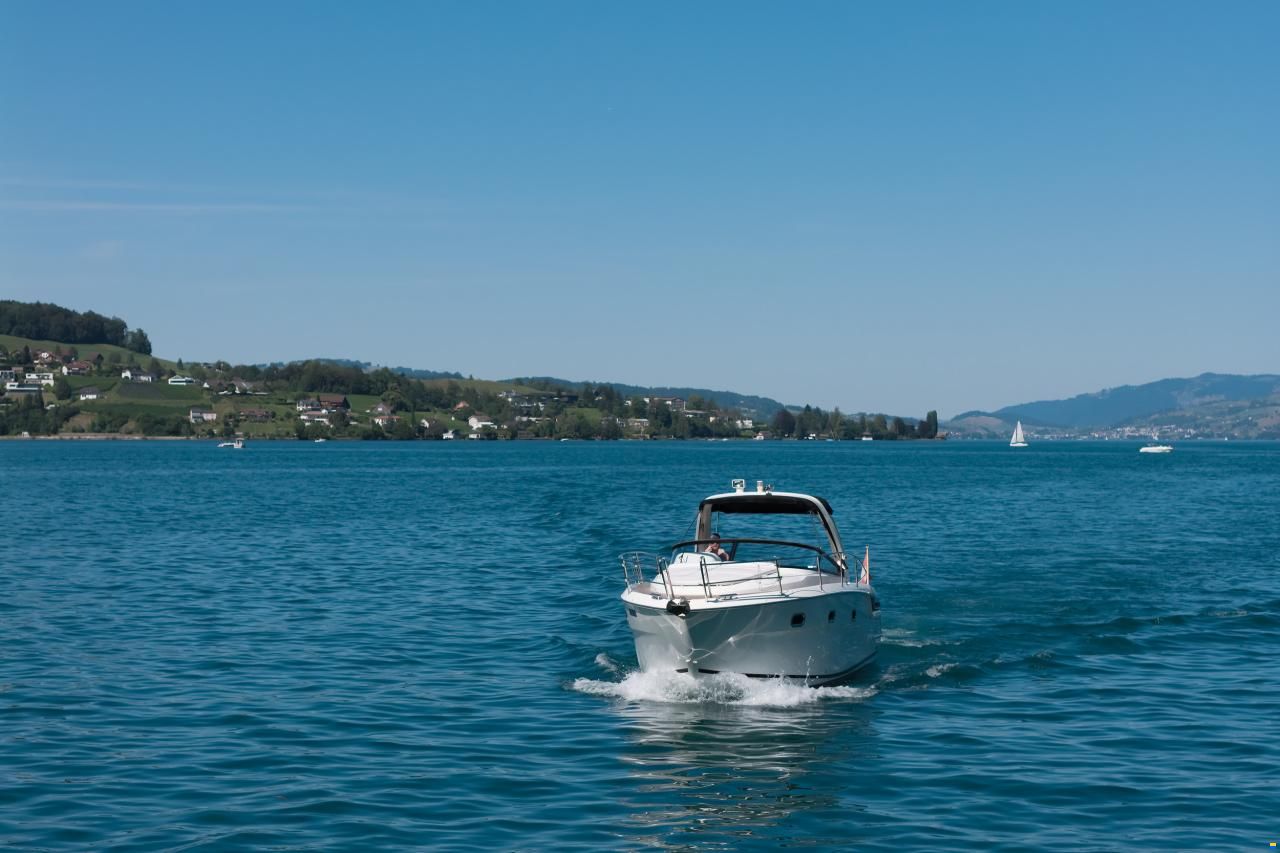 Bavaria S 28