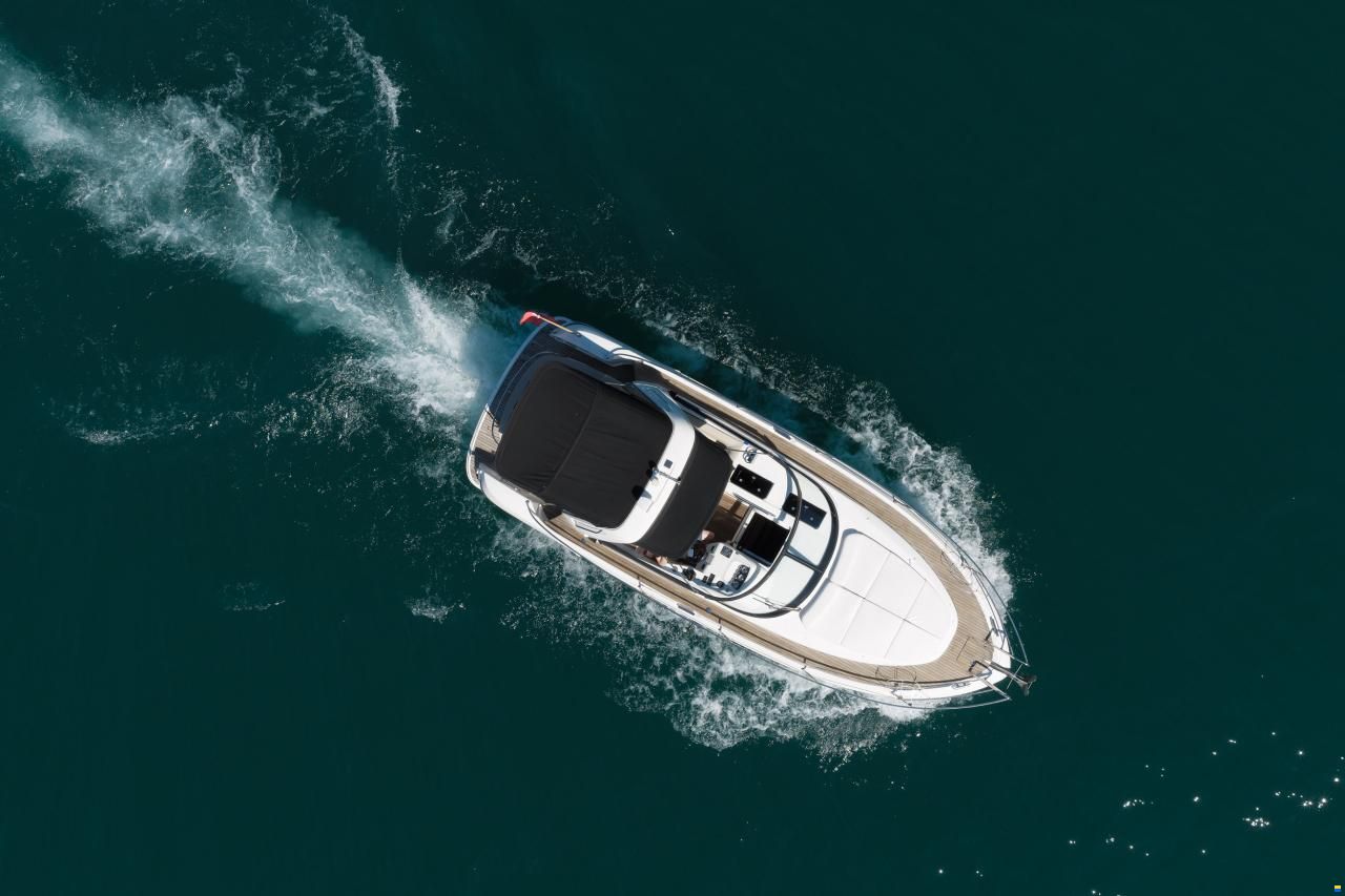 Bavaria S 28