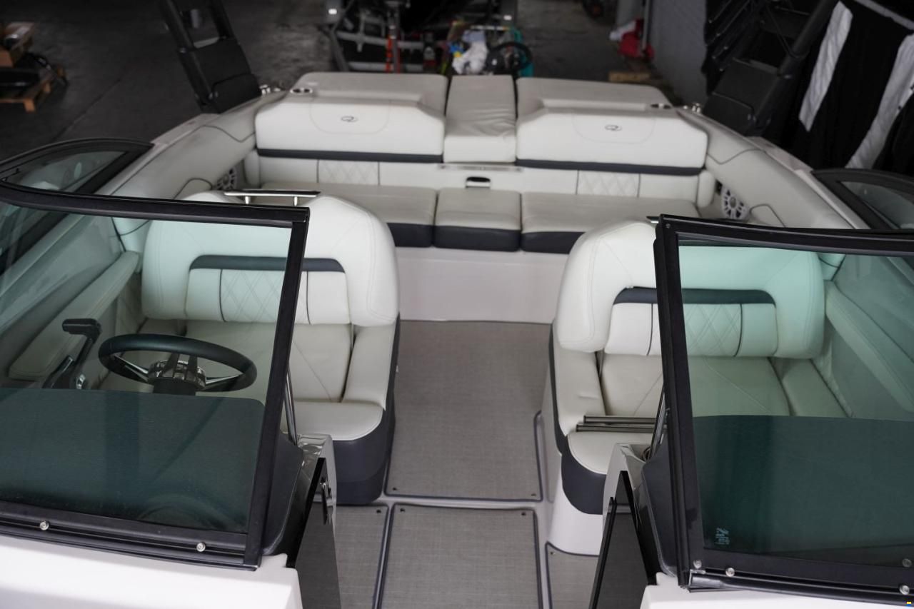 Regal LS2 BOWRIDER