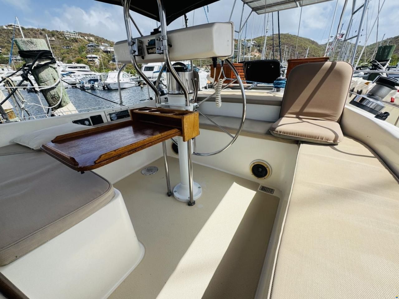 Catalina Morgan Out Island Classic 41