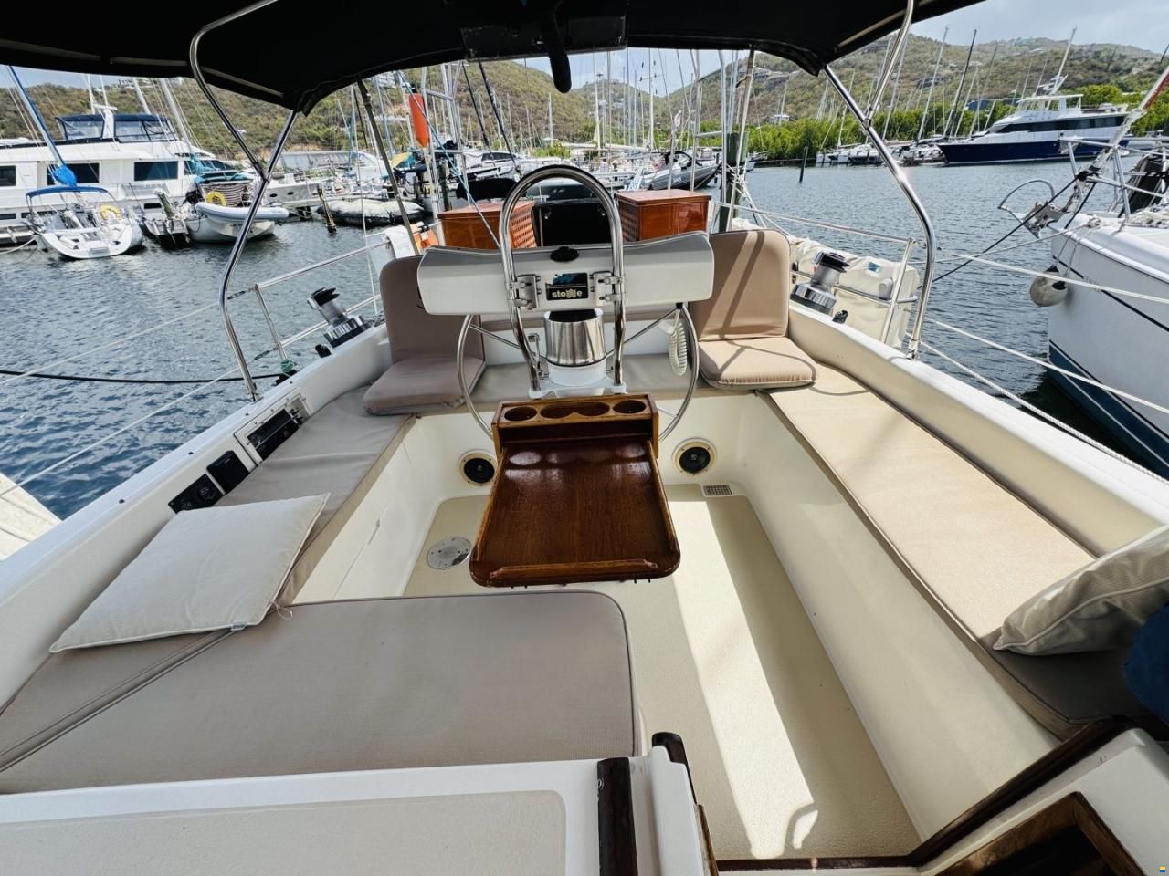 Catalina Morgan Out Island Classic 41