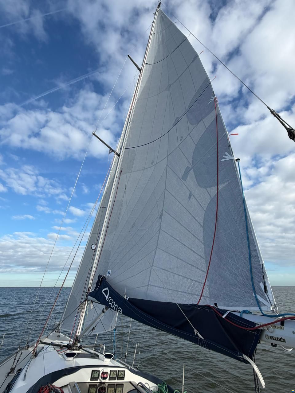 Arcona 370