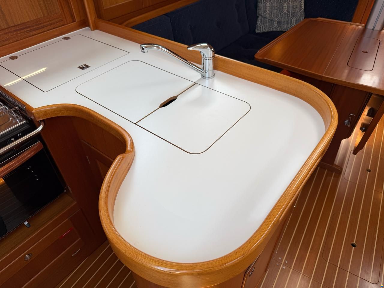 Arcona 370