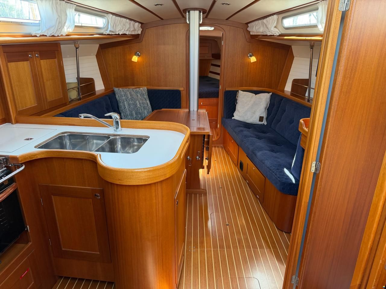 Arcona 370
