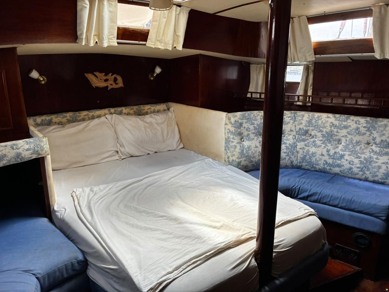 Oyster 435 Ketch