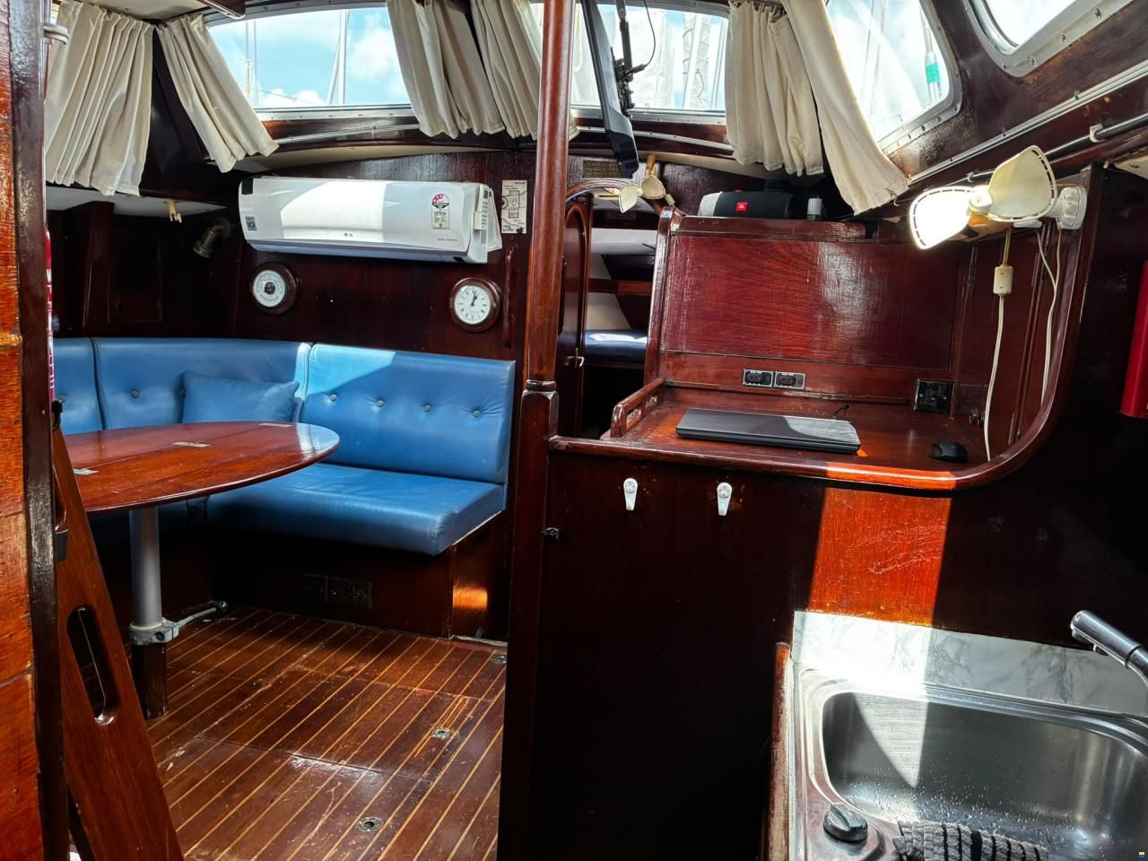Oyster 435 Ketch