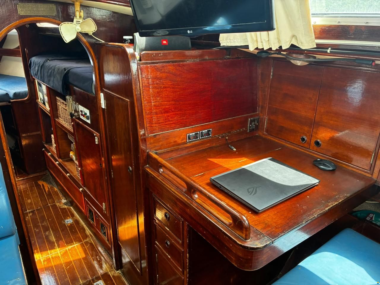 Oyster 435 Ketch