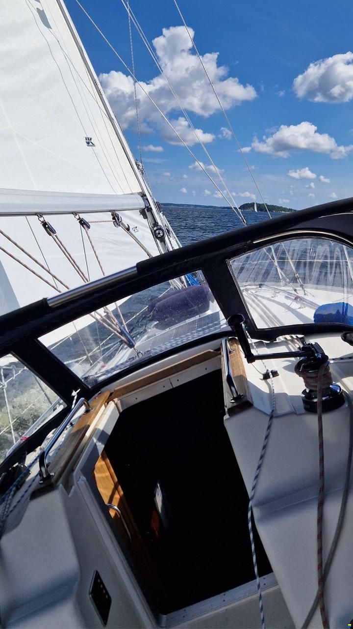 Bavaria 37