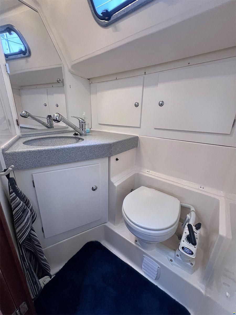 Bavaria 37