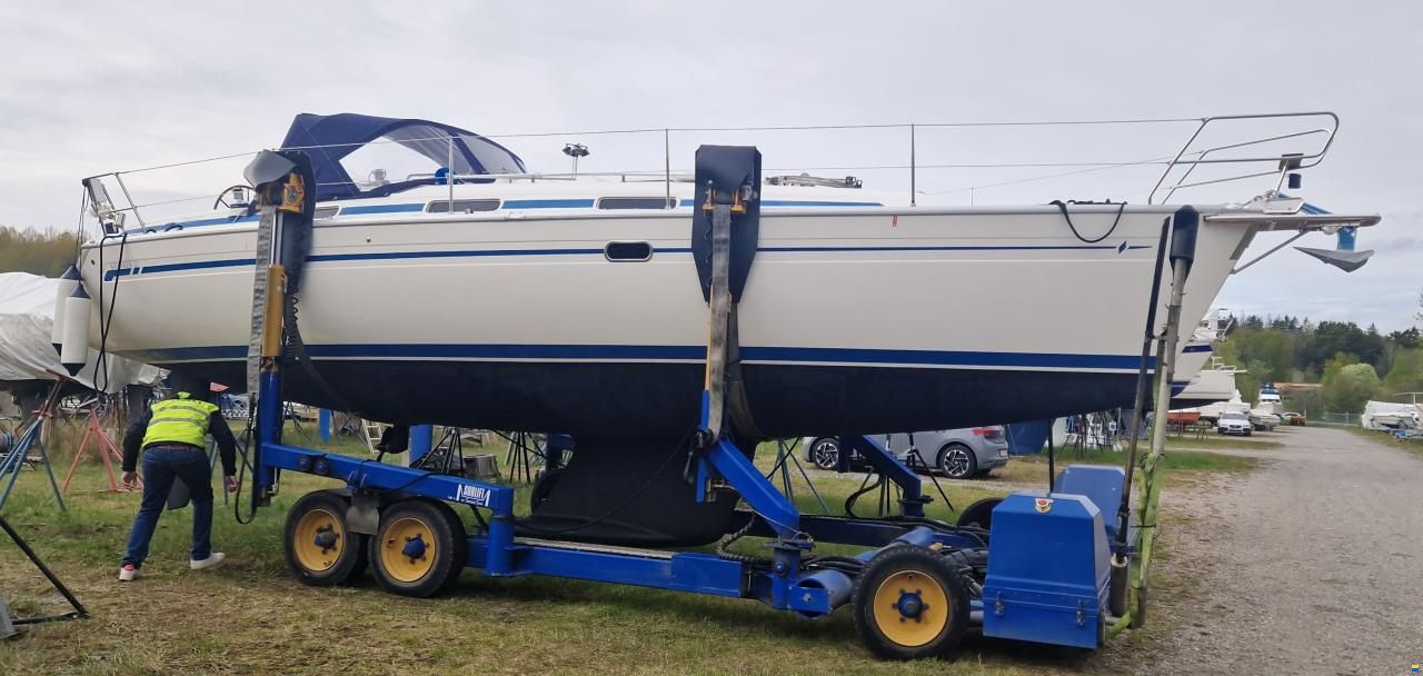 Bavaria 37