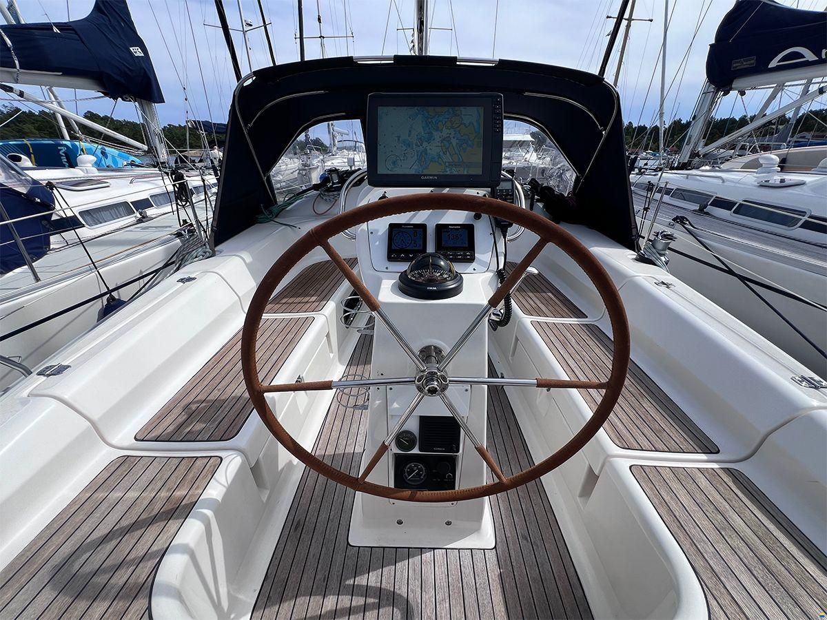 Bavaria 37