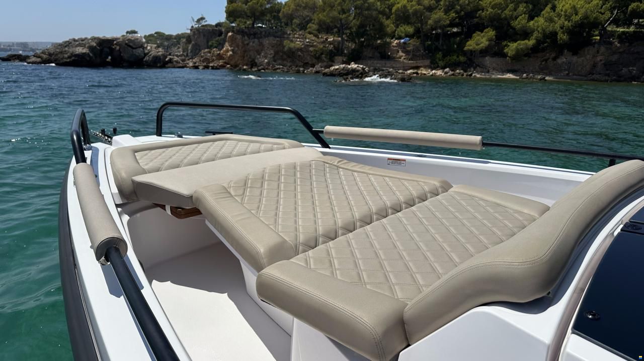 Axopar 37 Cross Cabin