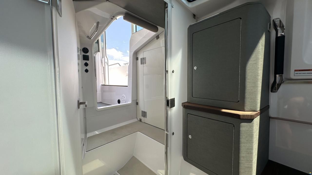 Axopar 37 Cross Cabin