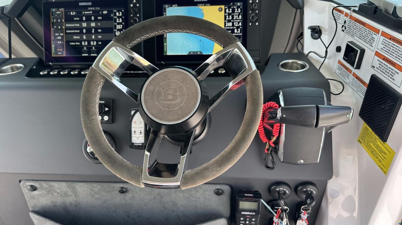 Axopar 37 Cross Cabin