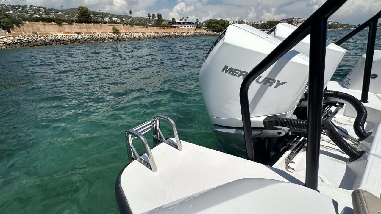 Axopar 37 Cross Cabin