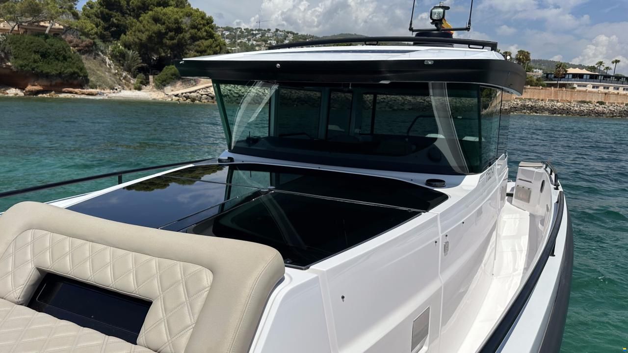 Axopar 37 Cross Cabin