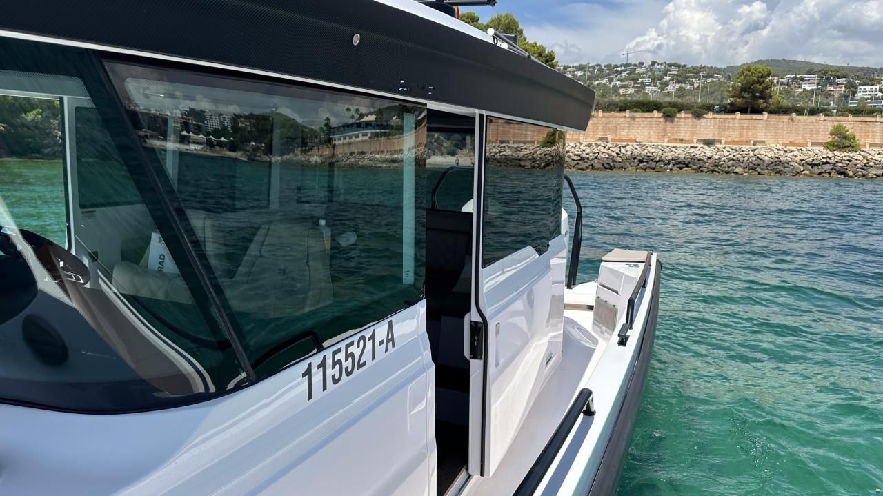 Axopar 37 Cross Cabin